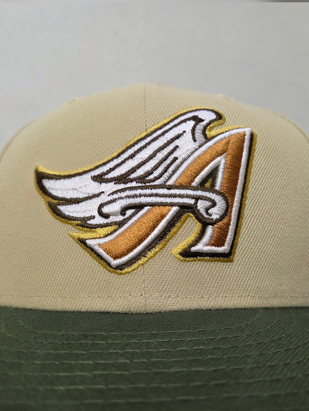 New Era: MLB Los Angeles Angels Fitted Hat. Beige/Olive Green. Size 8